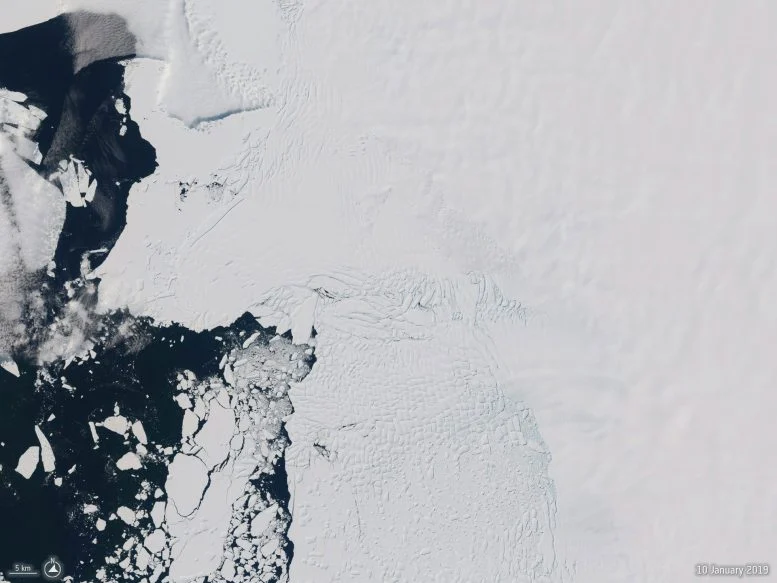 Antarctic-Ice-Shelf-Satellite-View-777x583.webp